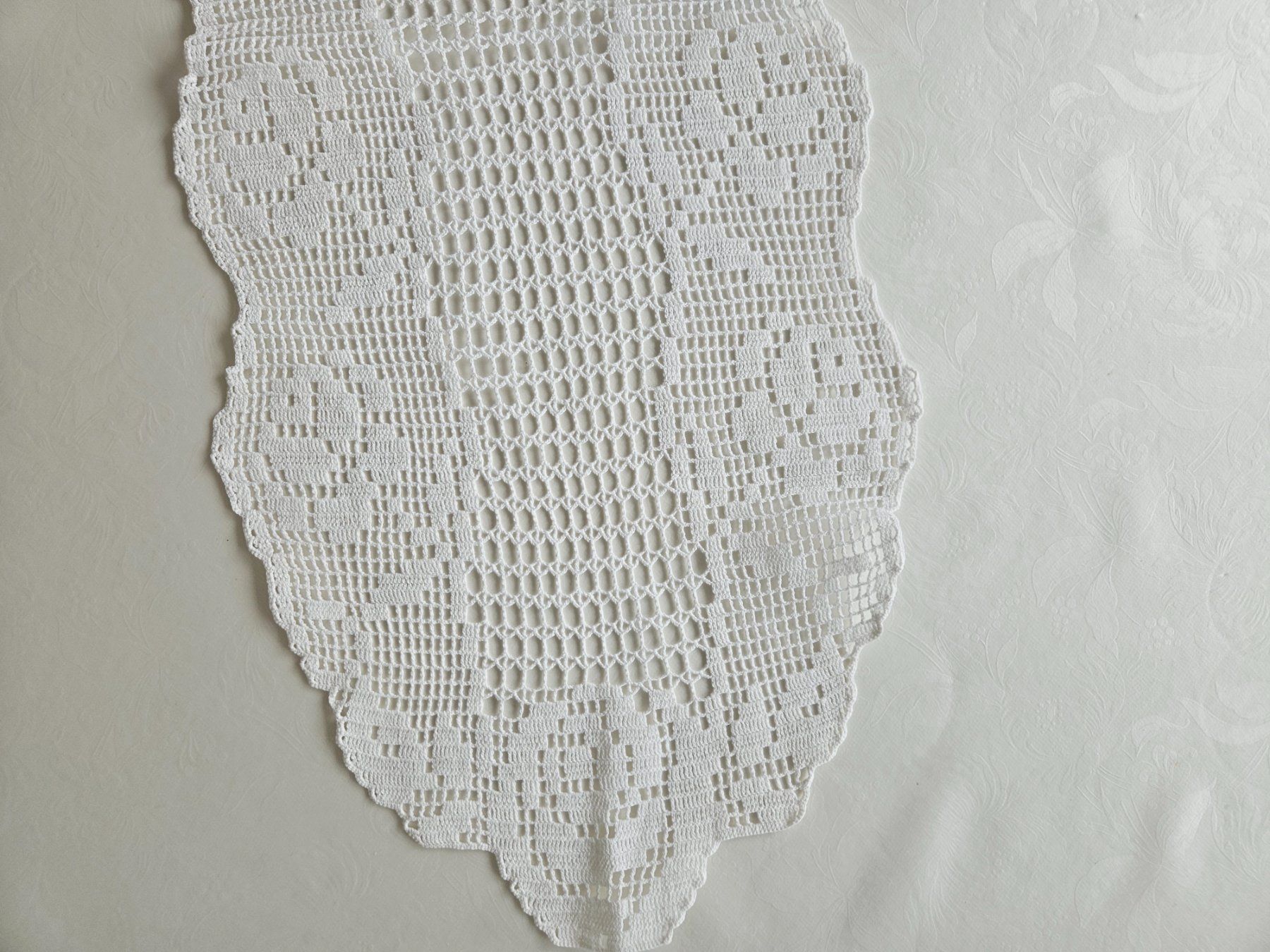 Altra biancheria da tavola: Spitzendeckchen Spitzendeckeli Läufer 82x30 cm Shabby Chic – Usato da Gossau ZH venduto da LeoniesDeko 3