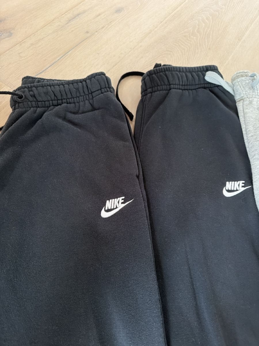 Nike Lotti di vestiti: À vendre 4 bas de jogging  dont 3 de marque Nike taille S – Usato da Chavornay venduto da son_svb8 1