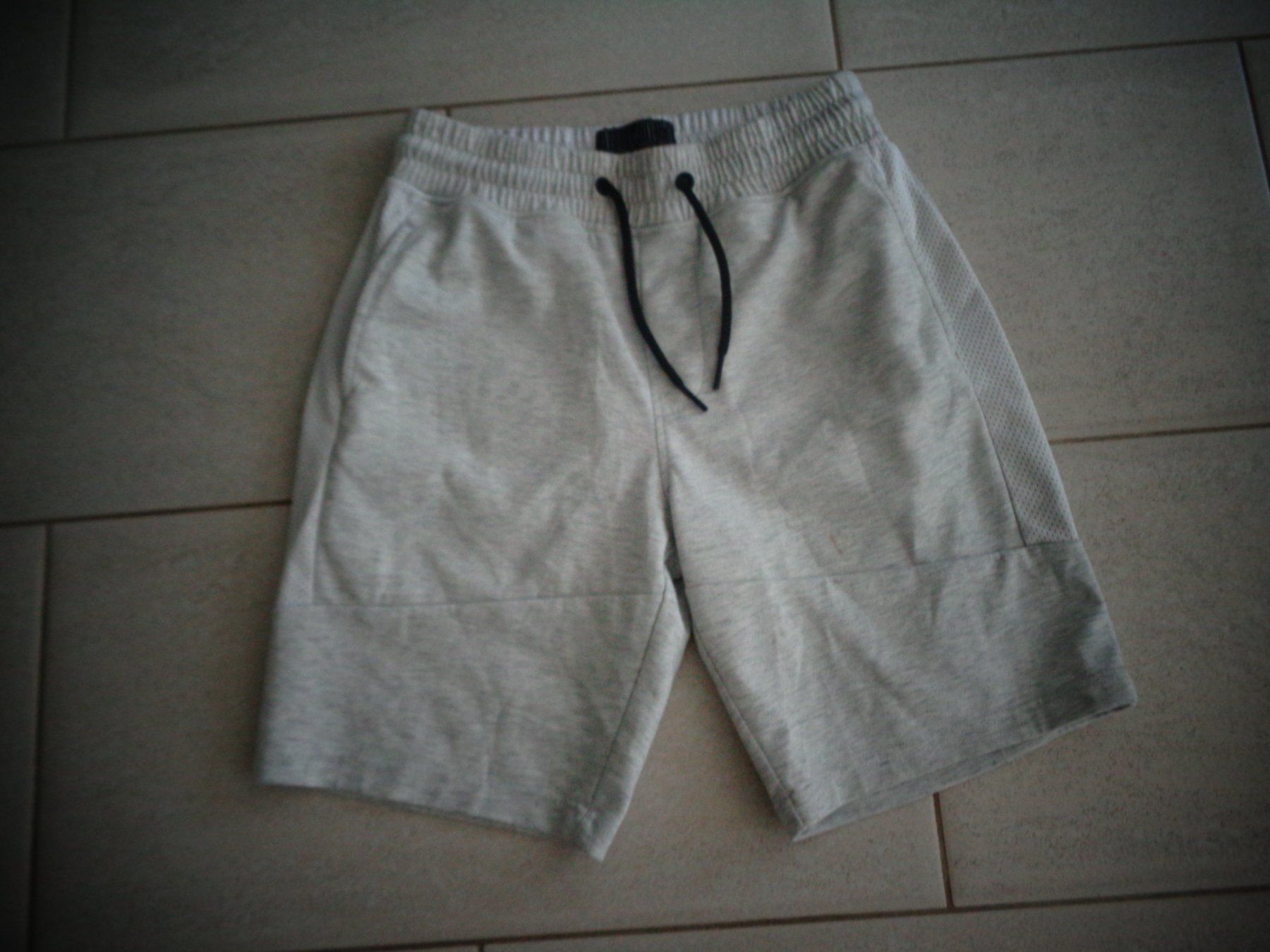C&A Pantalons: SHORTS C&A GR.S – D'occasion à Rotkreuz par Samballi