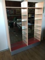 Spiegelvitrine für Kosmetiker:in !