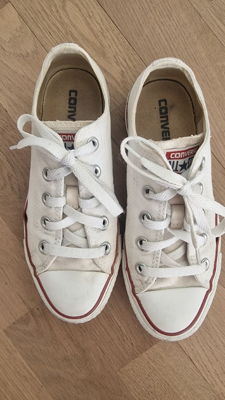 Converse Schuhe für Mädchen: Converse Chuck Taylor, weiss, Grösse 35, gebraucht – Gebraucht aus Bätterkinden von SuchenFinden02 1