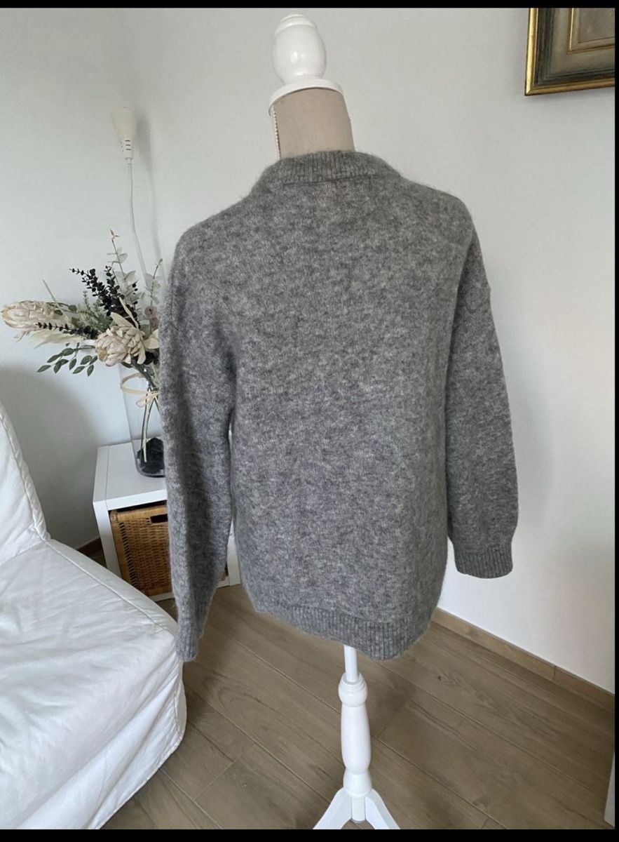 H&M Pullover & Sweatshirts: H&M pullover – Gebraucht aus Rapperswil SG von Hel_rpq5 2