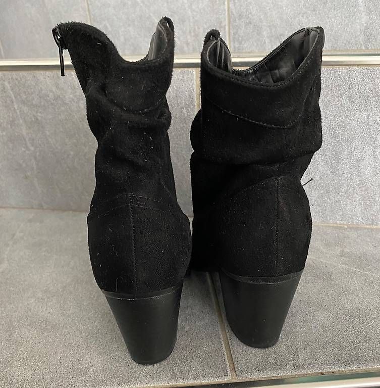 Scarpe da donna: Damen Stiefeletten schwarz Gr 38 – Usato da Selzach venduto da Sangel88 2