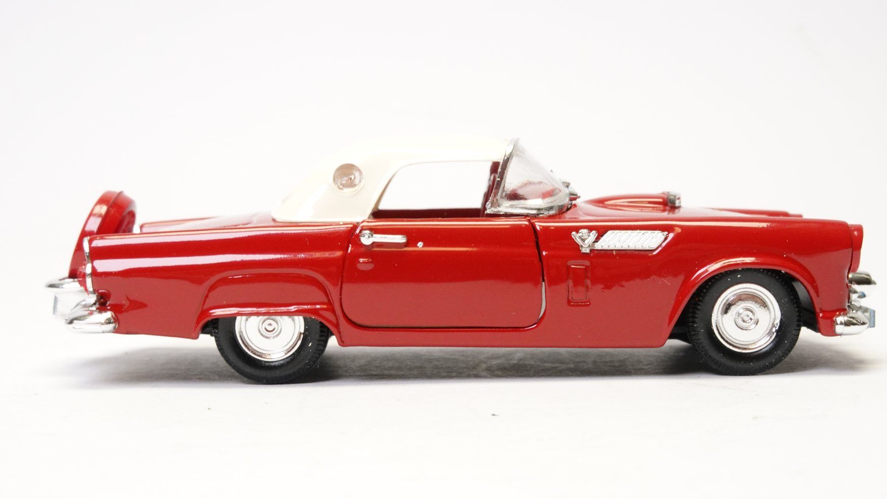 Rio Modellini d'auto: e55 Rio 1/43 Ford Thunderbird 1956 rot – Usato da Thun venduto da evinka_gmbh 3