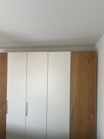 Geräumiger Kleiderschrank 6-türig Eiche Weiss Modern