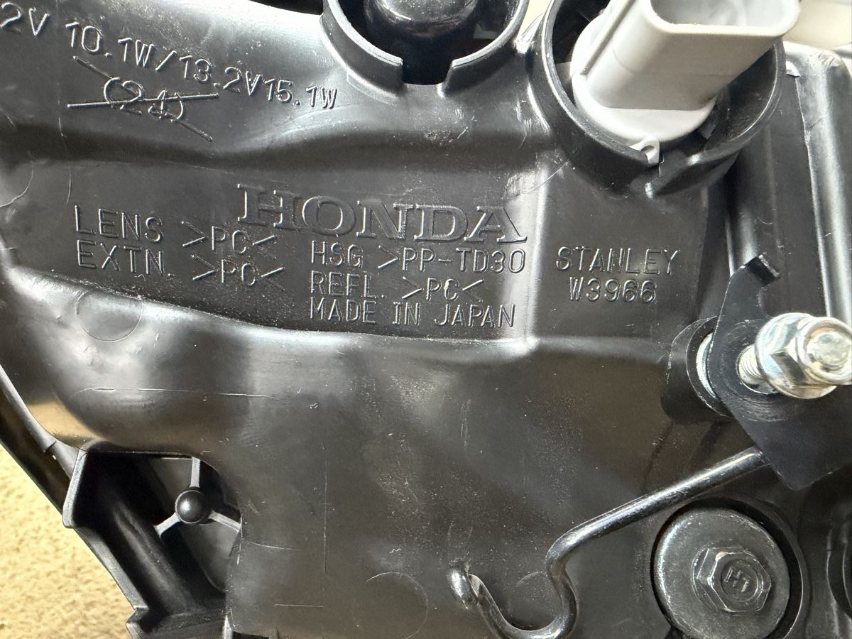 Honda Fari: Scheinwerfer Honda CBR1000R SP1 SC77 W3966 – Usato da Naters venduto da Kev1998 6