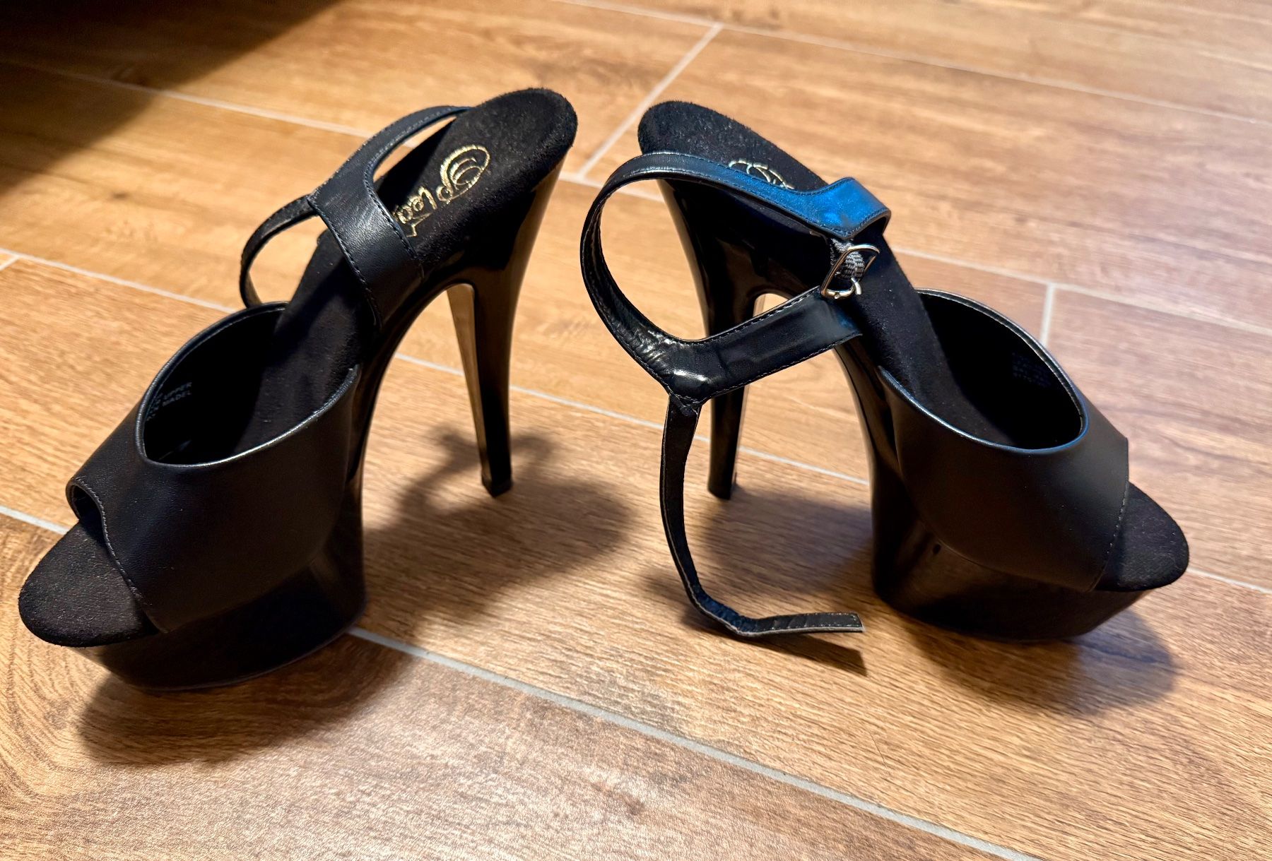 Scarpe da donna: Pleaser Heels – Usato da Fällanden venduto da Pilli91