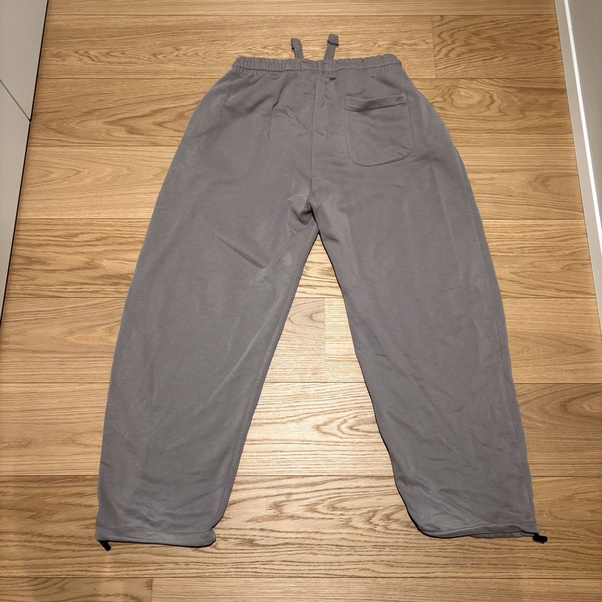Bershka Pantaloni: Bershka Baggy Jogginghose – Usato da Bassersdorf venduto da le.vi546 3