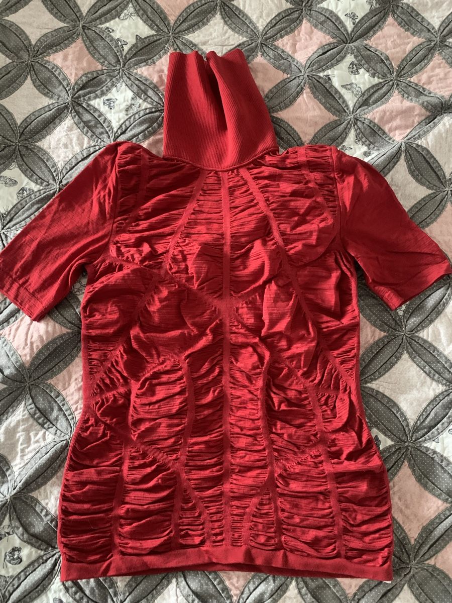 Pullover & Sweatshirts: Wolford roter rollkragen pullover virgin wolle – Gebraucht aus Zürich von Nikuska32
