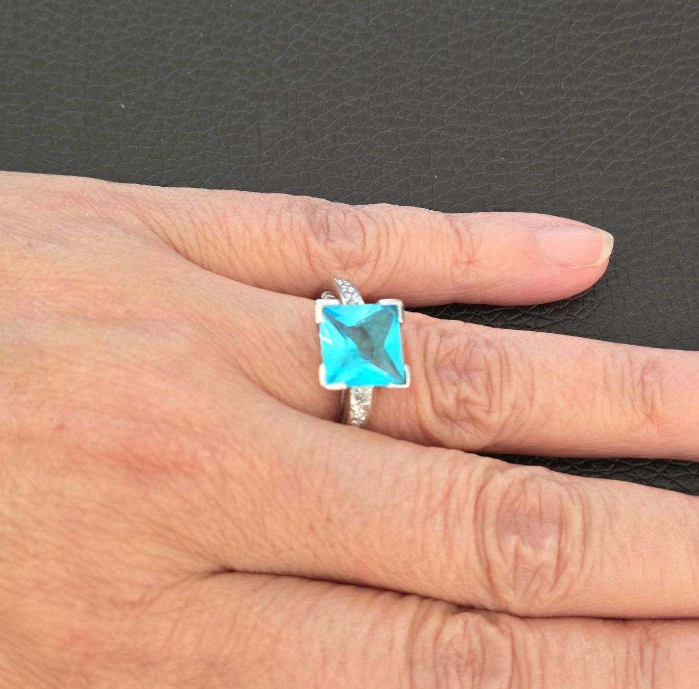 Anelli: Klassischer Solitär Silberring 925 mit hellblauem Topas- NEU – Nuovo e nell'imballaggio originale da Uetikon am See venduto da Coralreef 6