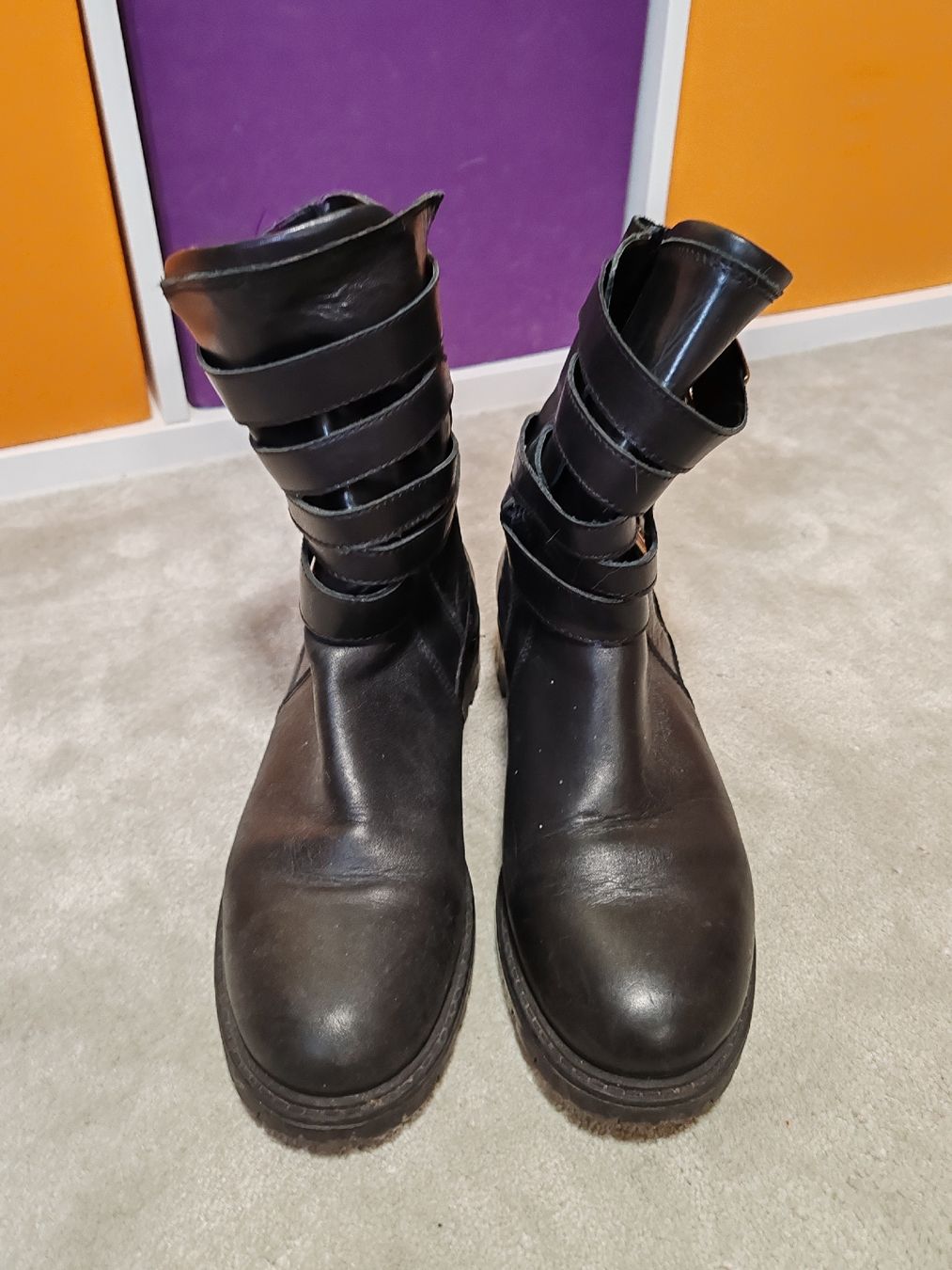 Zara Chaussures femmes: Stiefel Zara Basic mit Schnallen schwarz Grösse 40 – D'occasion à Untervaz par DoniWii1985