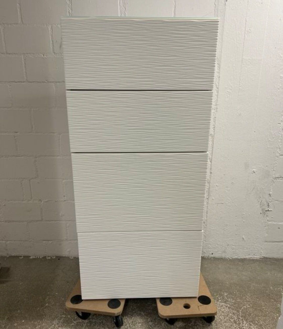 Ikea Cassettiere: IKEA BESTÅ Kommode mit 4 Schubladen – Usato da Oberwil b. Zug venduto da Pion2019 2
