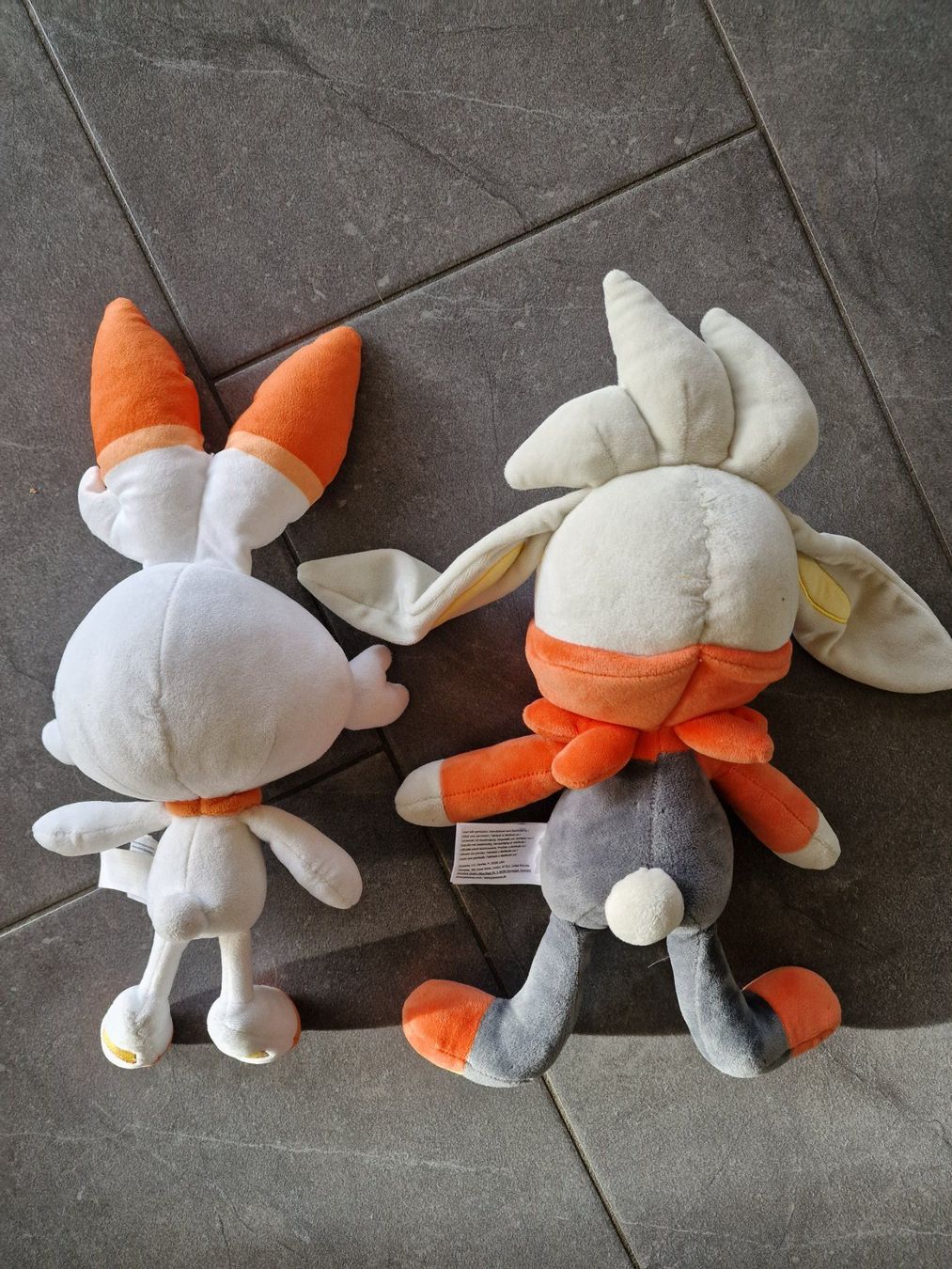 Pokémon Giocattoli: Pokemon Plüschtiere Hopplo + Kickerlo – Usato da Koppigen venduto da Kellerfundsachen 1