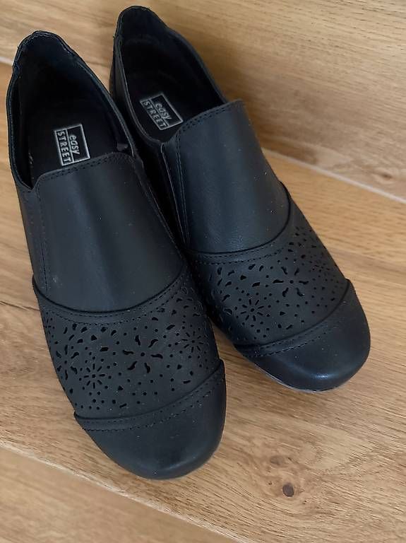 Scarpe da donna: Damenschuhe schwarz Gr 39 – Usato da Rupperswil venduto da Dexaner59