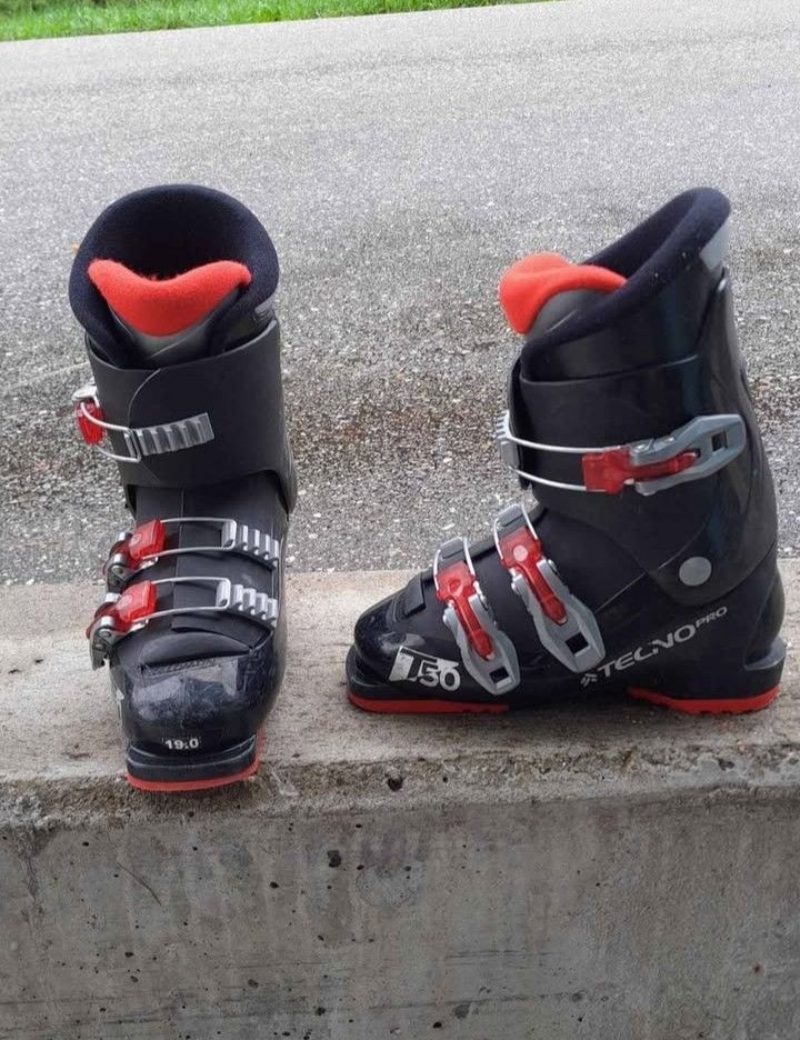 Skis: Skischuhe Kinder – Gebraucht aus Willisau von Plein