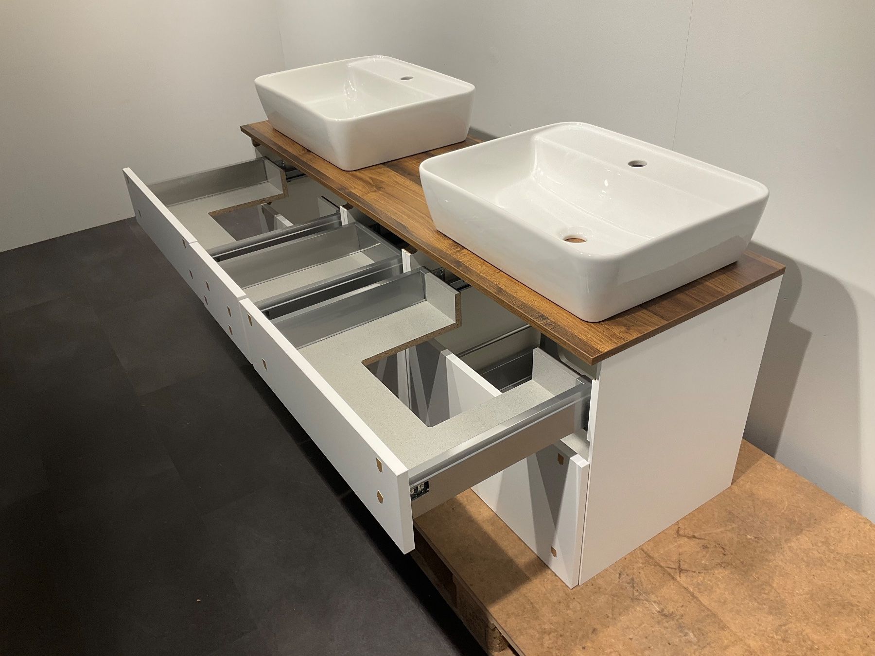 Mobili per bagno: 078 Badmöbel, weiss, Holzabdeckung, 151cm – Nuovo (secondo la descrizione) da Derendingen venduto da Meisterstuecke 2