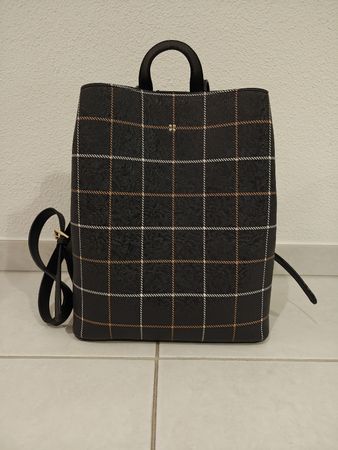 Schicker Rucksack im Karomuster