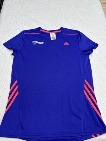 T-shirt Adidas femme, taille M, idéal pour le sport!