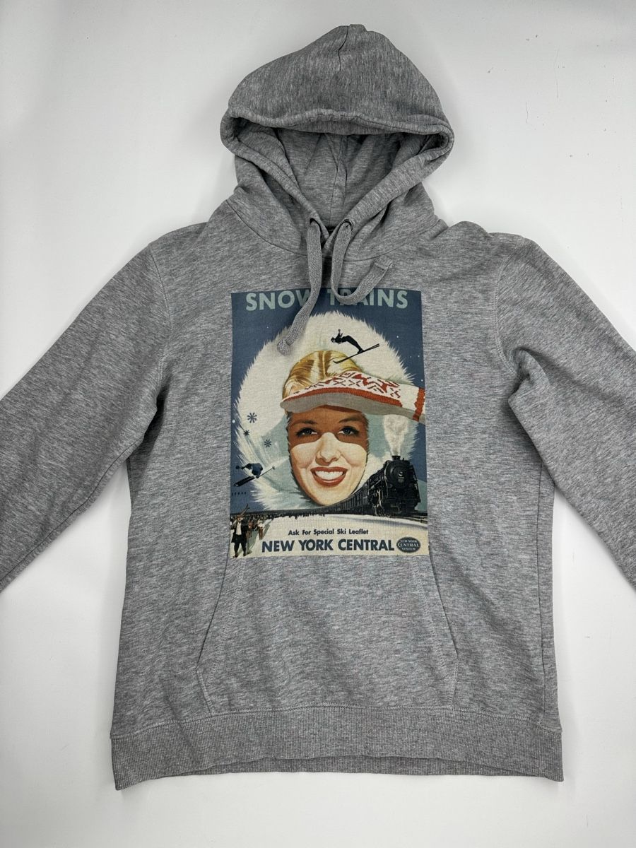 Pullover & Sweatshirts: Hoodie Pullover Romeo & Julieta, Grösse M, – Gebraucht aus Luzern von kim221080