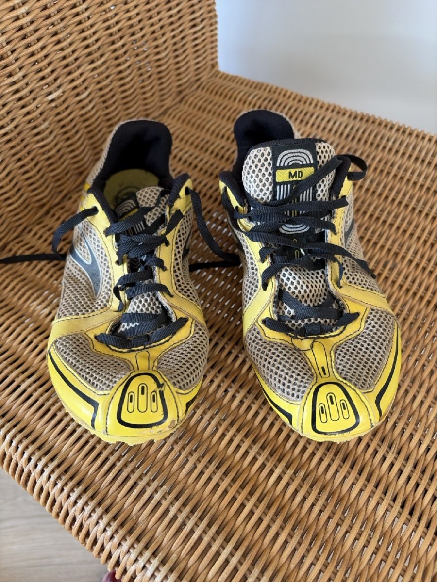 Brooks Scarpe da uomo: Nagelschuhe Brooks Grösse 40.5 – Usato da Wangen SZ venduto da Yz74