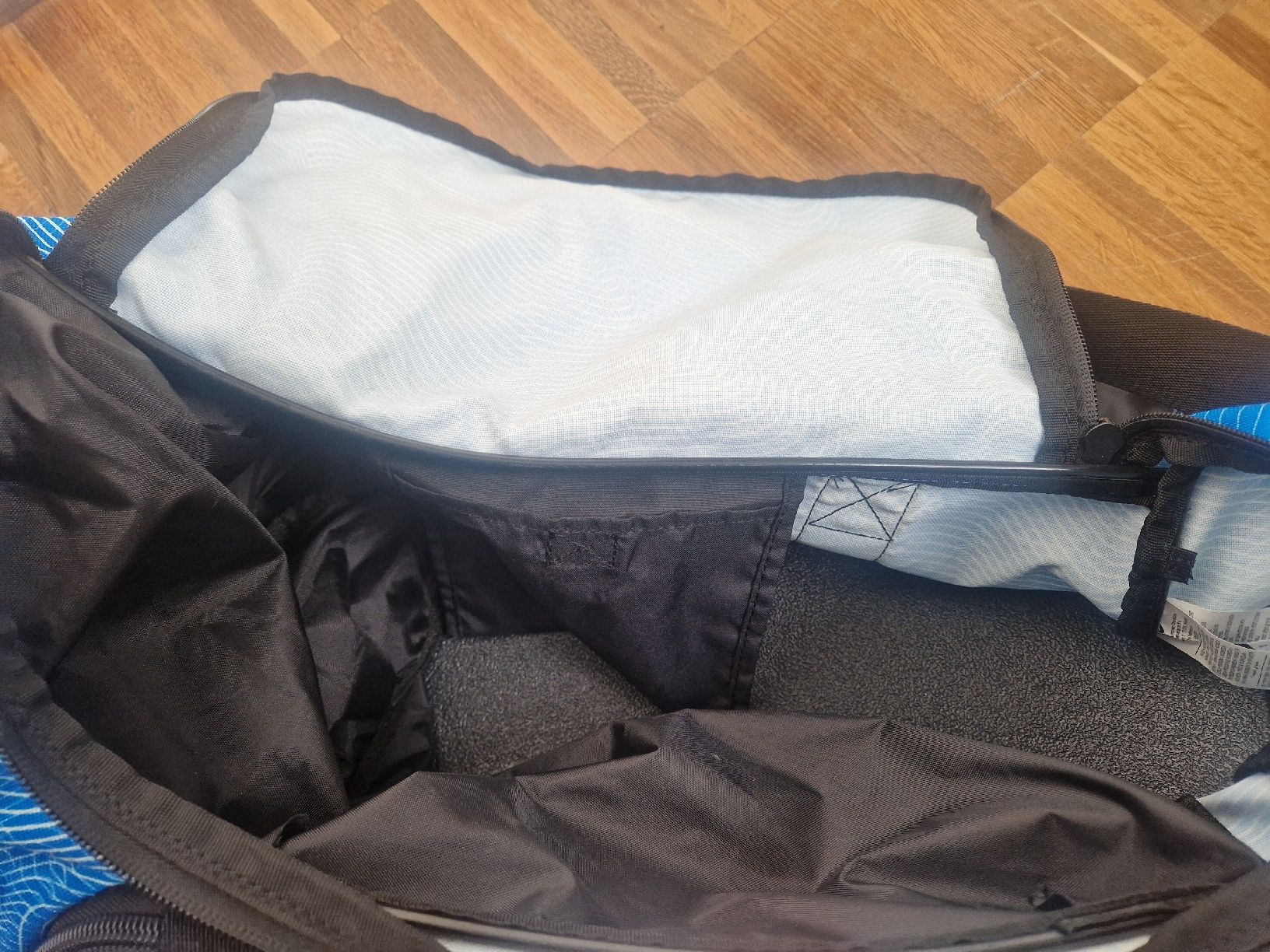 Nike Borse: Nike Sporttasche ca. 30l – Nuovo (secondo la descrizione) da Horgen venduto da olivi_1988 6