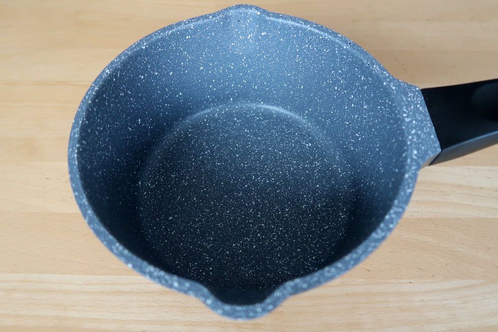 CROFTON Gusseisentopf 1,7L Mit Deckel - Dreifach Emailliert, Backofenfest Bis 250°C (Orange)