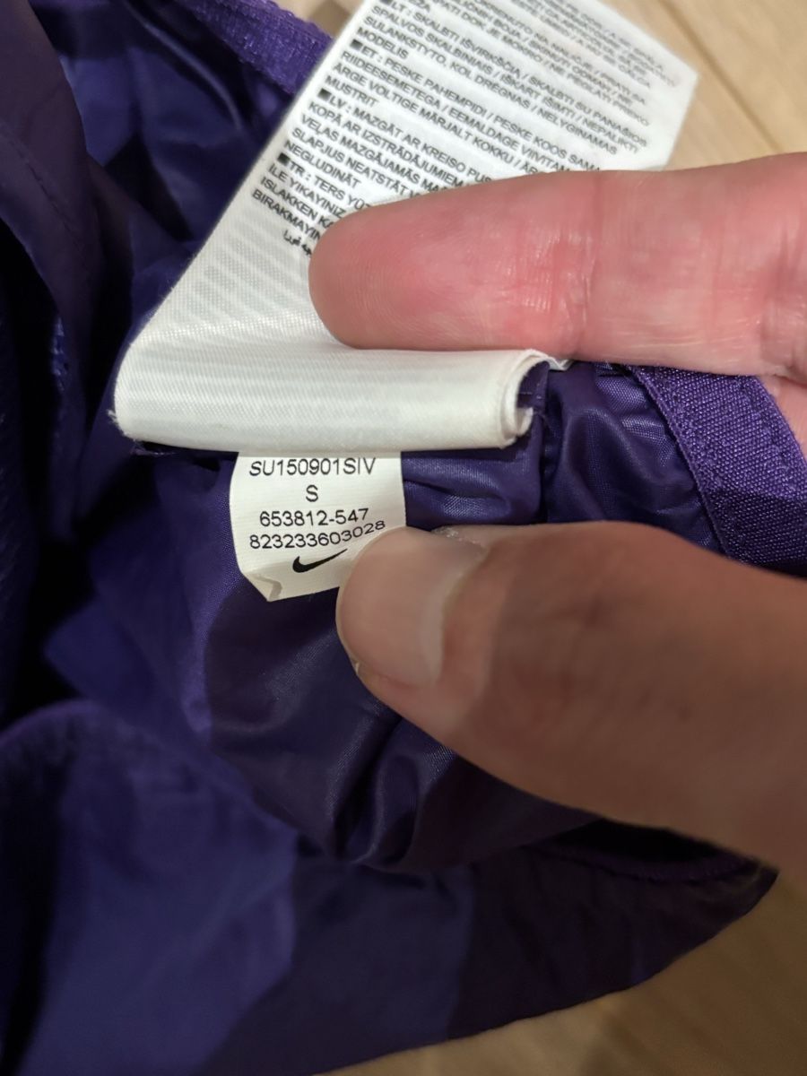 Nike Jacken: Nike Windrunner in Dunklem lila, Gr S – Gebraucht aus Zumikon von djoker03 2