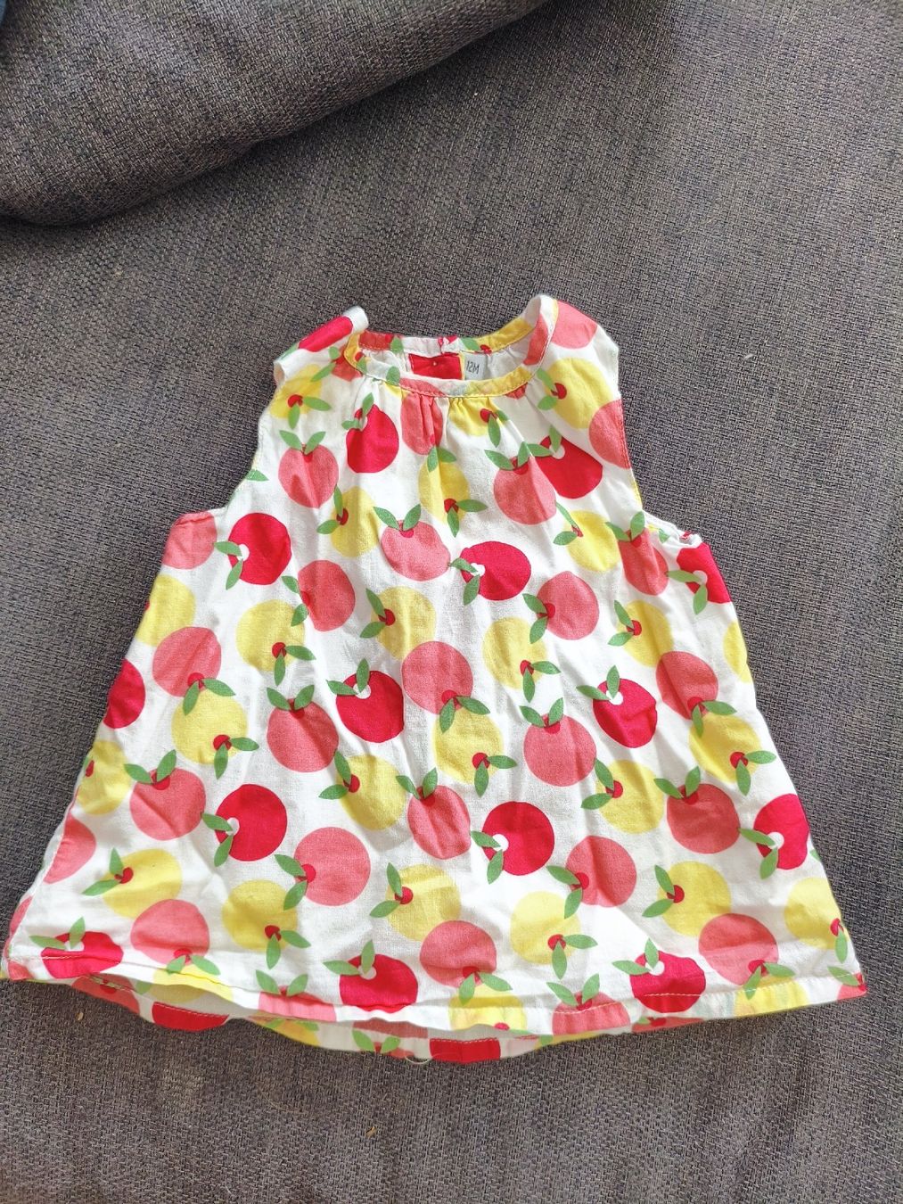 Robes et jupes: Kleid Gr 74 Apfelmuster – D'occasion à Sursee par lou19
