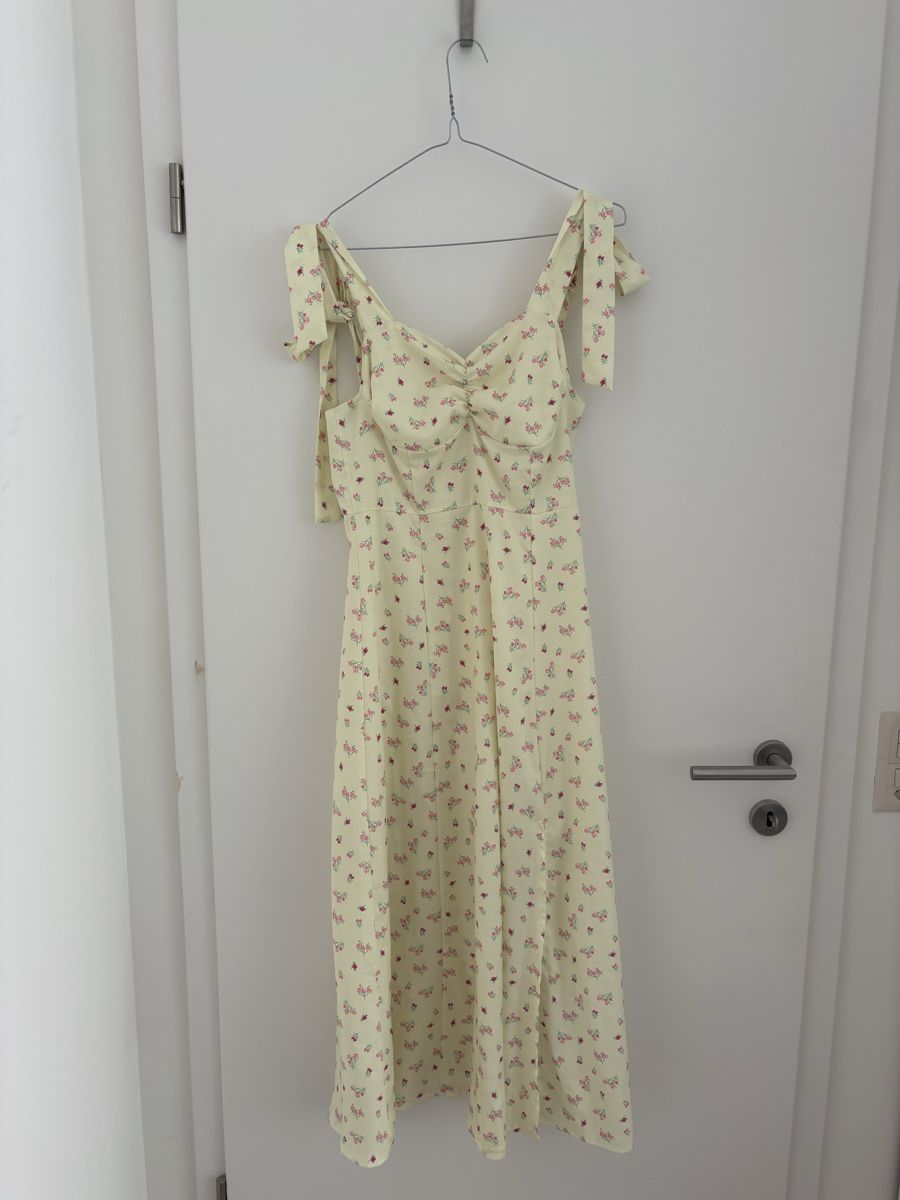 Kleider: Robe d’été jaune à fleur taille M – Gebraucht aus Vésenaz von ilomd