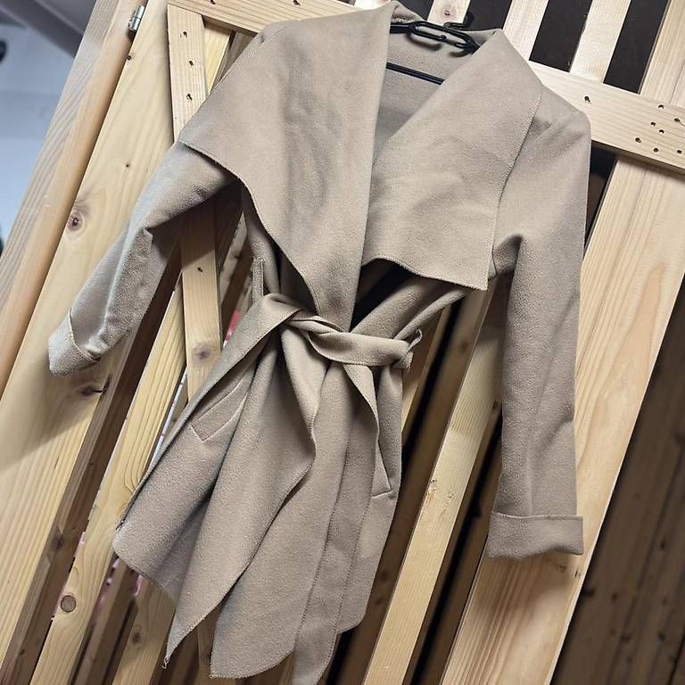 Cappotti: Frühlings-Trench-Coat – Usato da Cham venduto da VStore
