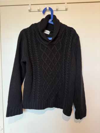 Schwarzer Strickpullover mit Zopfmuster, Grösse M