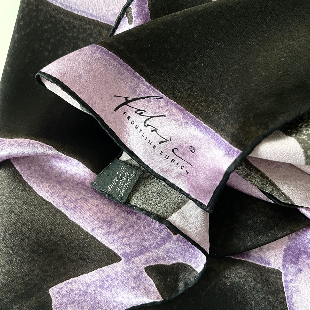 Fabric Frontline Foulard & Sciarpe: FABRIC FRONTLINE Silk Scarf – Nuovo (secondo la descrizione) da Emmen venduto da Nightingale_2022 3
