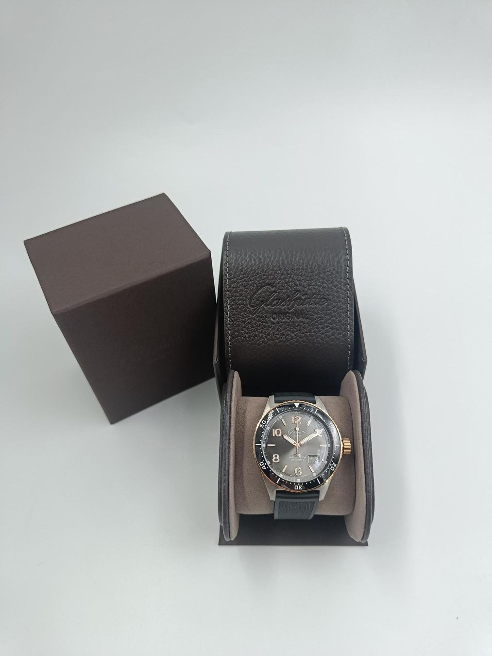 Glashütte Montres: GLASHÜTTE ORIGINAL "SEAQ PANORAMA DATE" – Neuf (Voir description) à Luzern par EdiGem 1