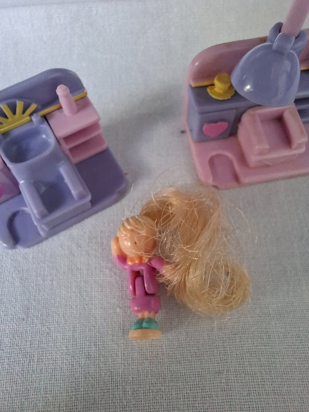 Polly Pocket Carillon: Polly Pocket 1995 Comb`n Curl Salon – Usato da Möhlin venduto da teddybaer8 1