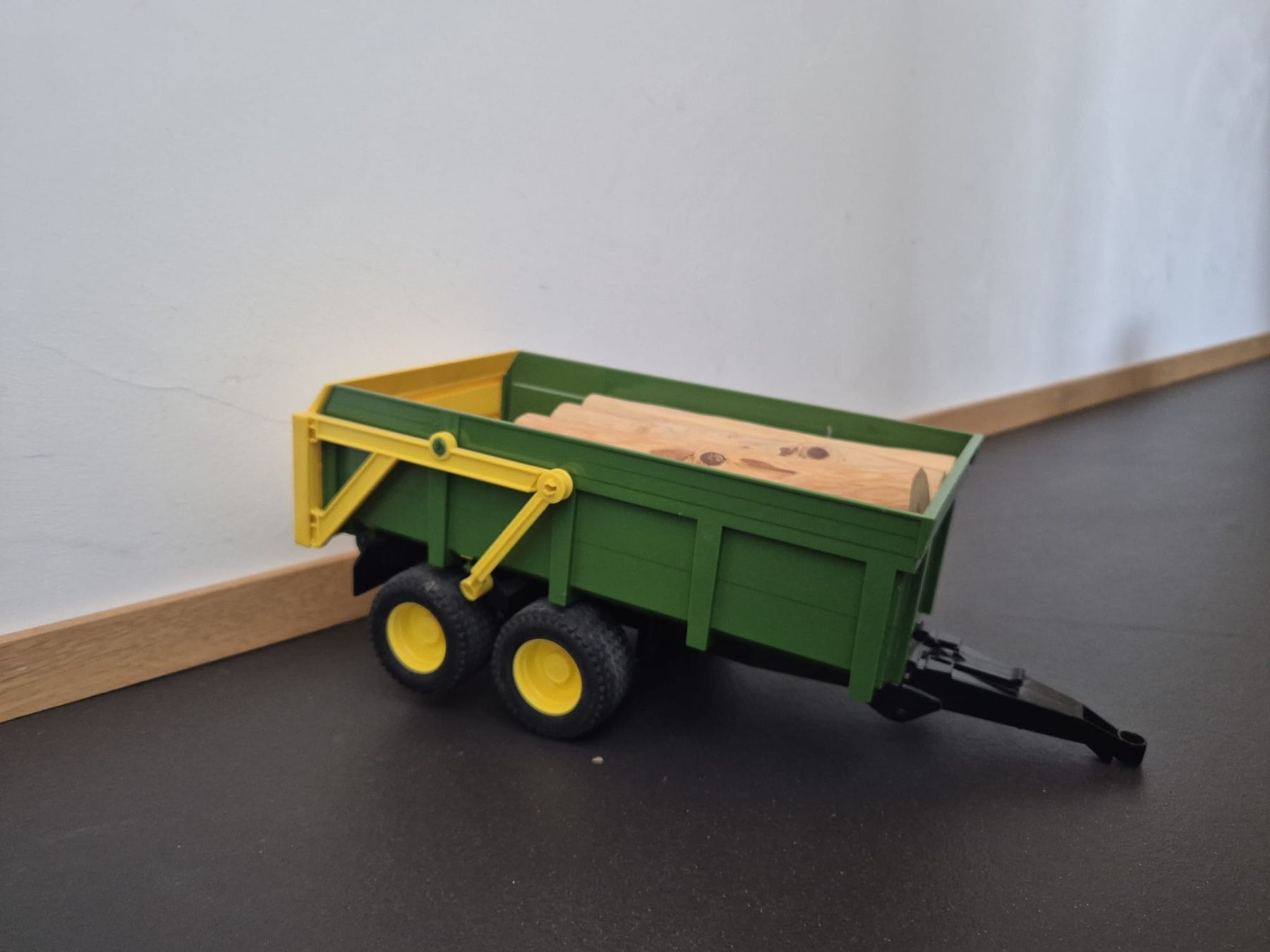 Jouets: John Deere Traktor mit diversen Anhängern – D'occasion à Courgevaux par Qualderwahl 2