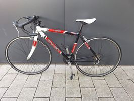Rennvelo Racer 1000 mit specialized Sattel