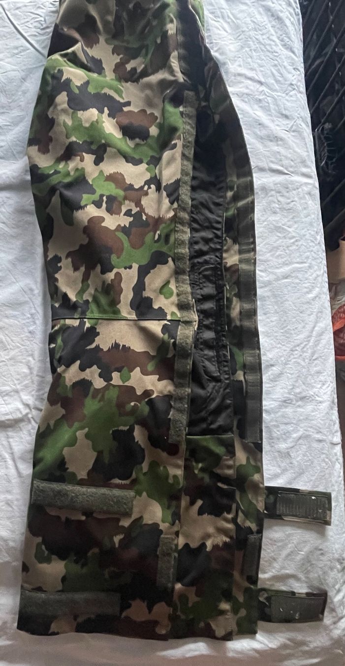 Armée suisse Uniformes: Armee Gore Tex Hose  Gr: M – D'occasion à Wila par Lokelo 7
