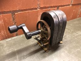Historischer Kurbelinduktor Metall Dynamo