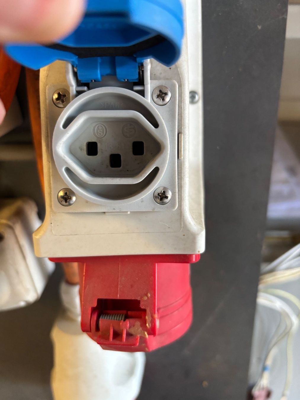 Alimentation électrique: Stromverteiler mit Zähler und Steckdosen gebraucht – D'occasion à Wittenbach par newzealand09 4