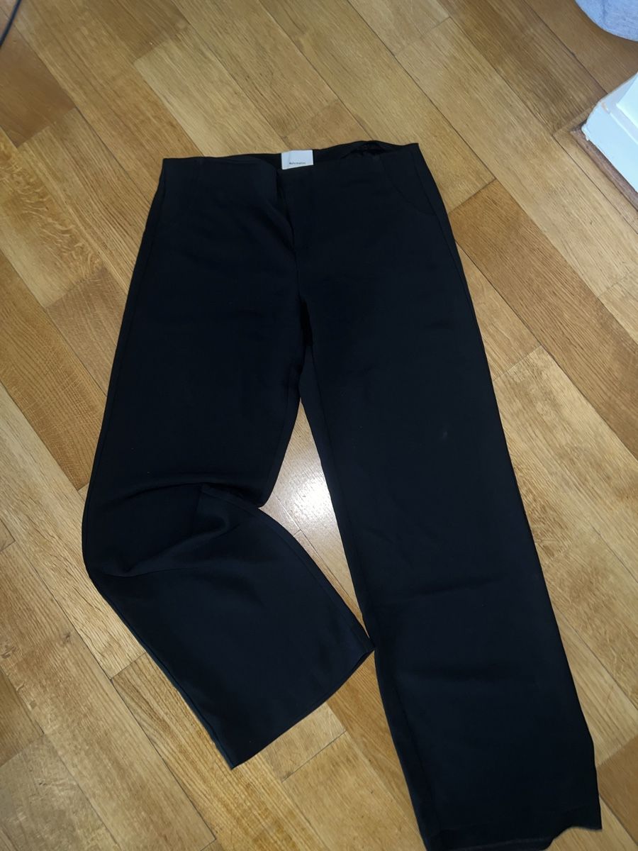 Reformation Pantalons: Reformation Hose schwarz Grösse M – D'occasion à Aesch BL par sof_rk2j 2