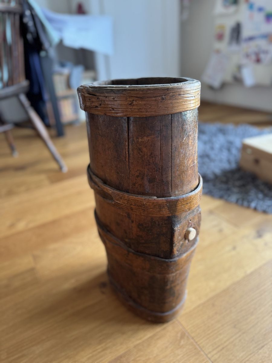 Tutte le decorazioni: Antikes Holzfass – Usato da Herzogenbuchsee venduto da Zapilosotonograf