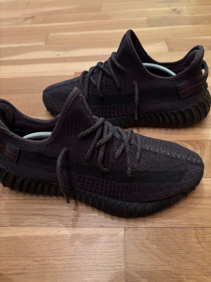 Scarpe da uomo: Adidas Yeezy Boost 350 v2 black – Usato da Sargans venduto da ced_vh8n 1