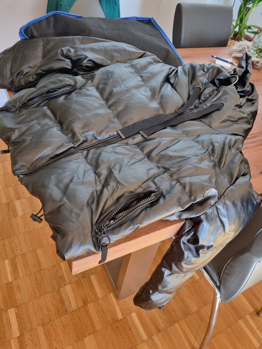 Giacche: Winterjacke schwarz Größe M – Usato da Adliswil venduto da rossoelmare 1