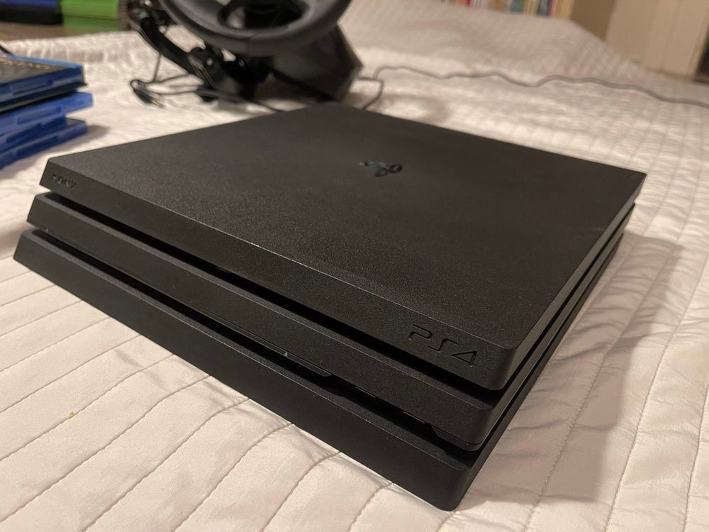 Sony Console: Playstation 4 Pro + 3 Games + Thrustmaster T80 – Usato da Estavayer-le-Lac venduto da zajarski 3