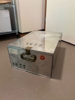 Vintage Archivkiste aus Metall – Notariat Zürich (Altstadt)