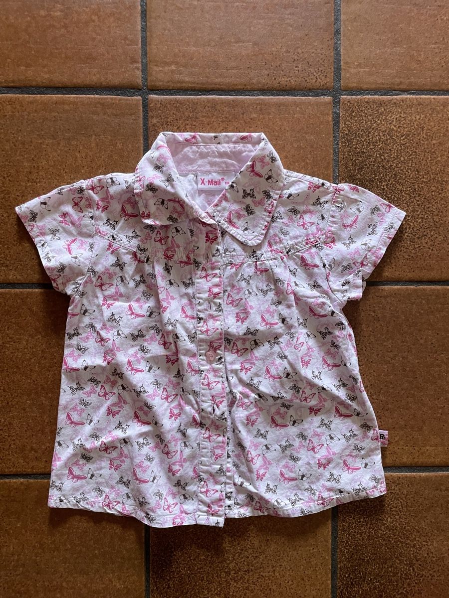 Blusen, T-Shirts & Tops: Bluse Kinder Schmetterlingsmuster – Gebraucht aus Zermatt von mar_f9v6