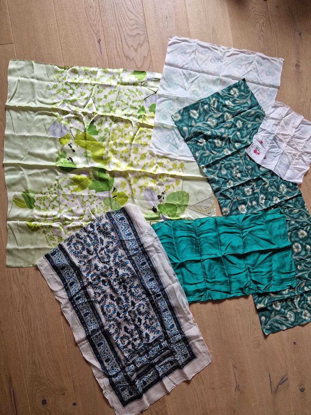 Foulard & Sciarpe: 6 grüne Seidenfoulards – Nuovo (secondo la descrizione) da Basel venduto da Luckyvrena