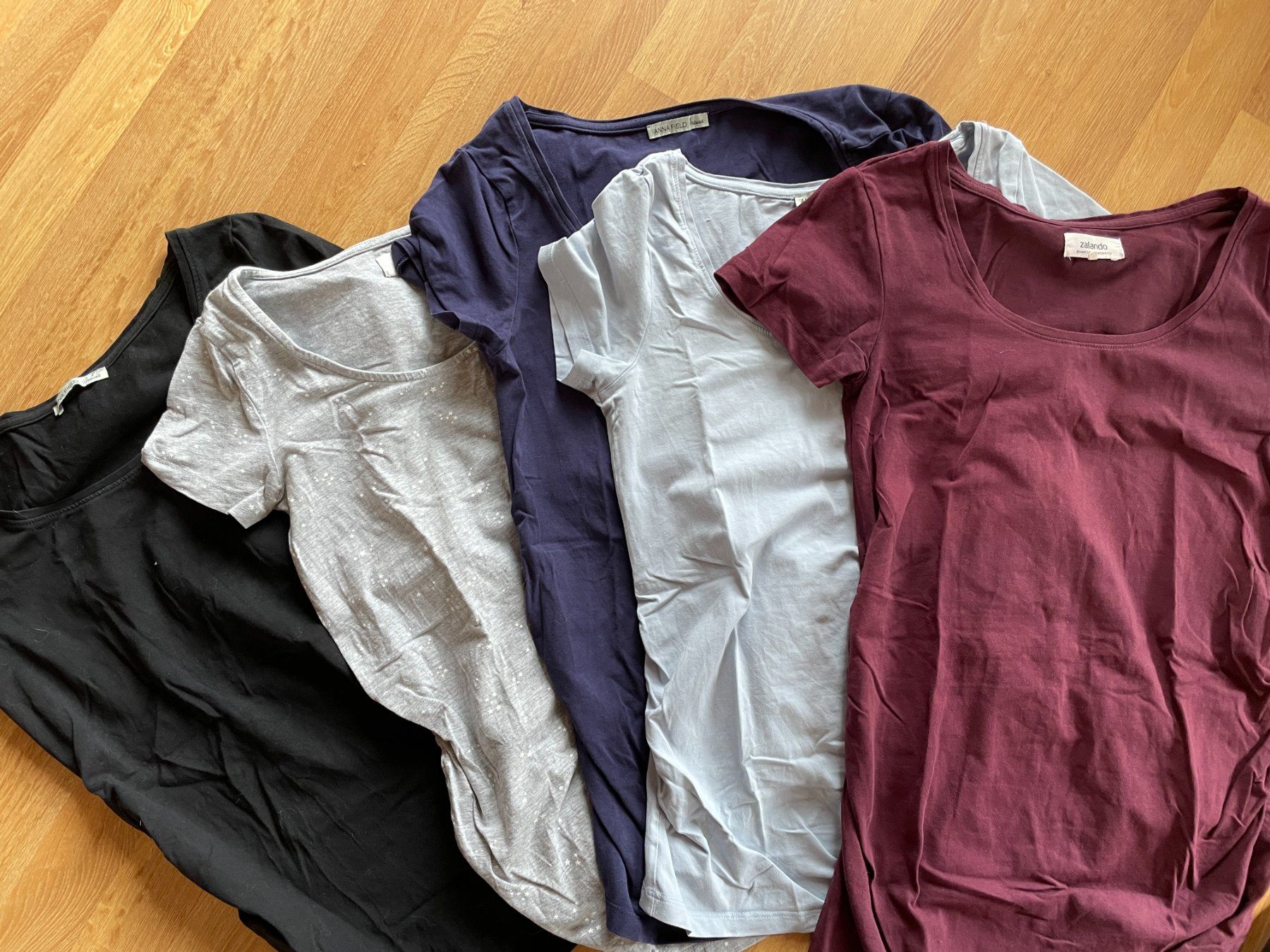Lotti di vestiti: 6 Umstandsshirts / Schwangerschaftsshirts – Usato da Niedermuhlern venduto da ste_c5h9