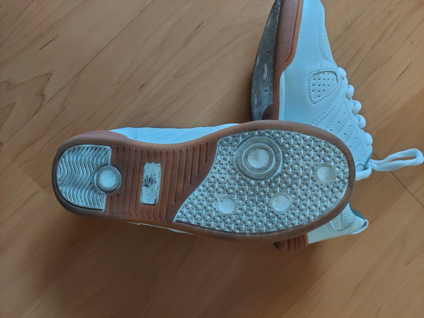 Scarpe per ragazzi: Turnschuhe weiss Grösse 33 – Usato da Altishofen venduto da tammy05 2