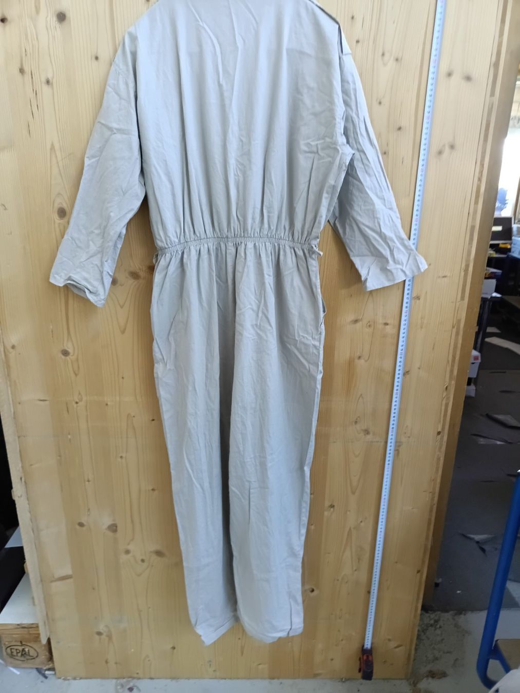 Jumpsuits: Damen Jumpsuit hellgrau mit Reissverschluss – Neu (gemäss Beschreibung) aus Wängi von Ladys_First 2